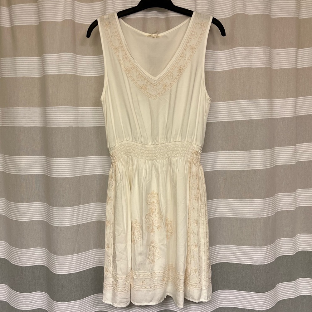 NWT Francesca’s Miami White Sleeveless Dress Smocked Waist & Embroidery - Size M